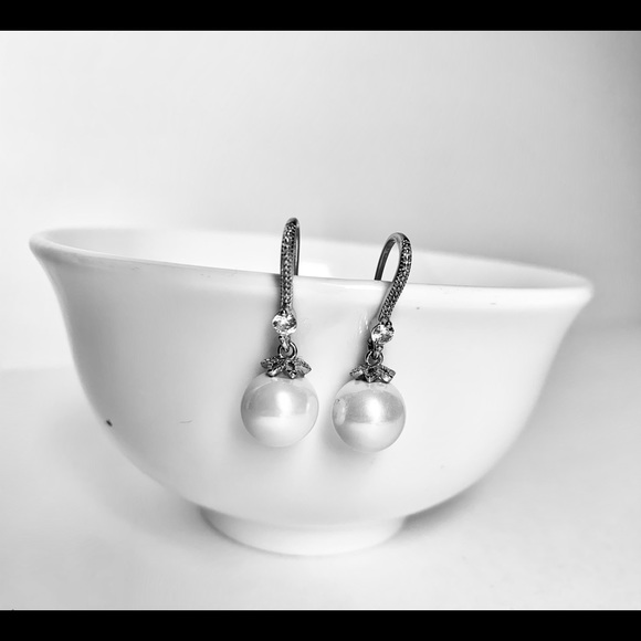 Pearl Sterling Silver Drop Earring - Picture 2 of 3